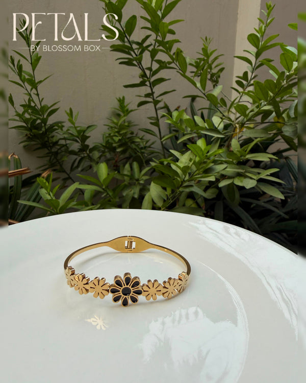 Black Daisy Handcuff